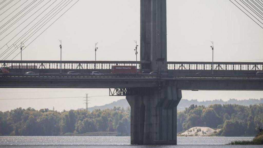 Russia targets busy bridge in central Kyiv in broad daylight