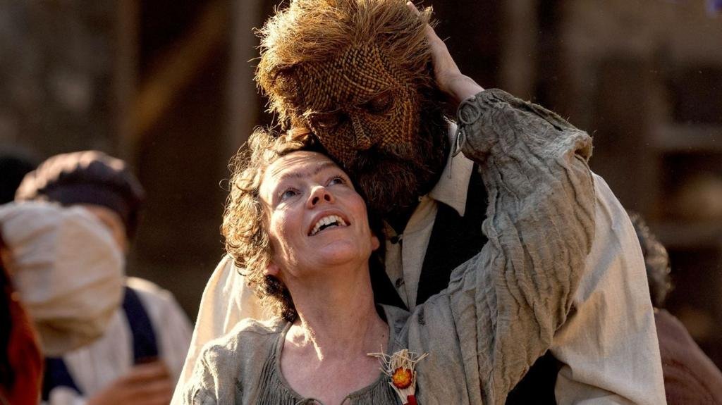 Olivia Colman on viral Wicker memes: 'This has never happened to me before'