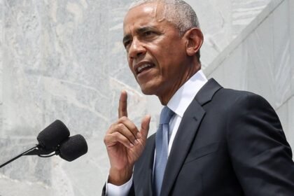 Obama hosts fundraiser with Senate Democrats weeks before midterms