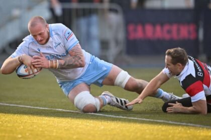 Sale hold on to beat Saracens despite Vermeulen red