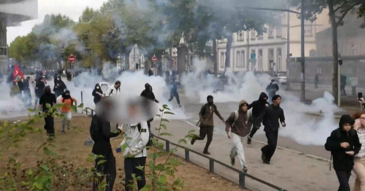 French police clash with student protesters over school improvement demonstrations