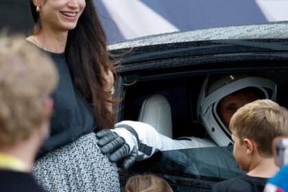 Astronaut aboard SpaceX rocket has pregnant wife at home: "Making a sacrifice"