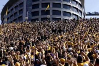 College sports tradition "Hawkeye Wave" reaches new high, as opposing team gets involved