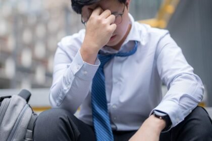 Hiring slows, unemployment ticks up in latest jobs report