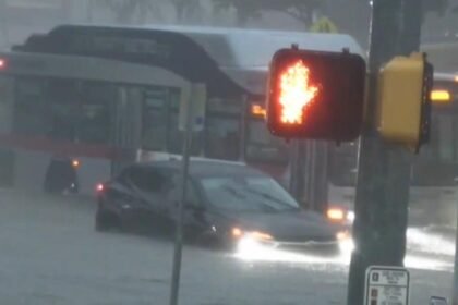 Roads submerged as floods sweep Texas