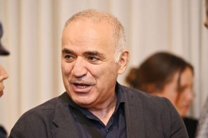 Russian dissident Garry Kasparov says US warned him of danger to his life