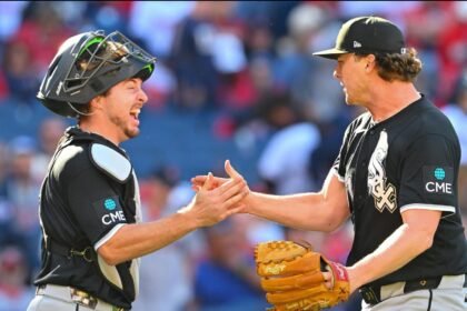 White Sox shut down Guardians to win Game 1 of ALDS