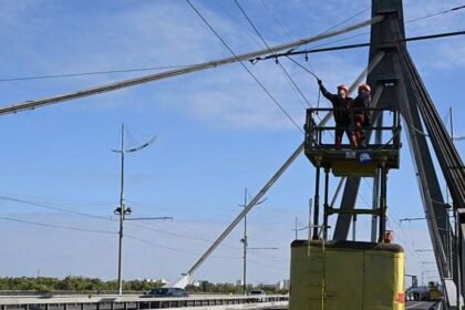 Kyiv bridge hit in further drone attack as German chancellor makes surprise visit