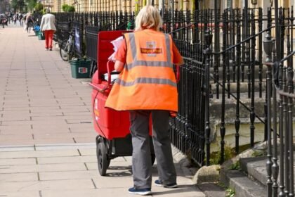 Royal Mail plans to cut 2,500 head office jobs