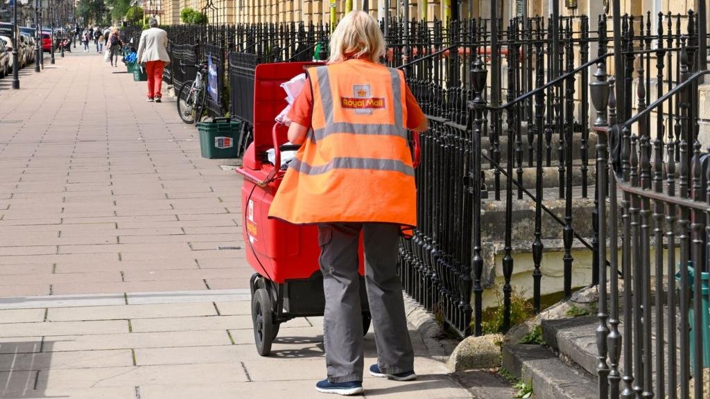 Royal Mail plans to cut 2,500 head office jobs