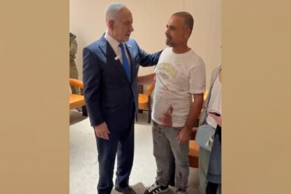 Man who helped subdue knife-wielding suspect aboard flight to Tel Aviv honored