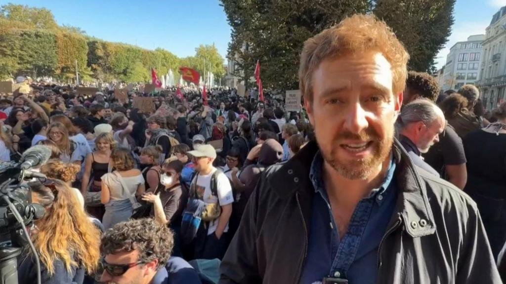 'There are now thousands of people': At the scene of student protests in Lille