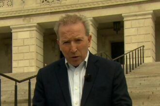 Alliance MLAs walk out over Muir no confidence vote