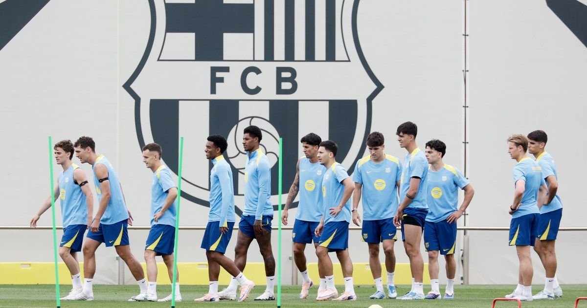 What is FC Barcelona’s Negreira case, and what are the charges?