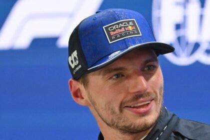 Verstappen building major momentum as 'no-one very happy' at McLaren