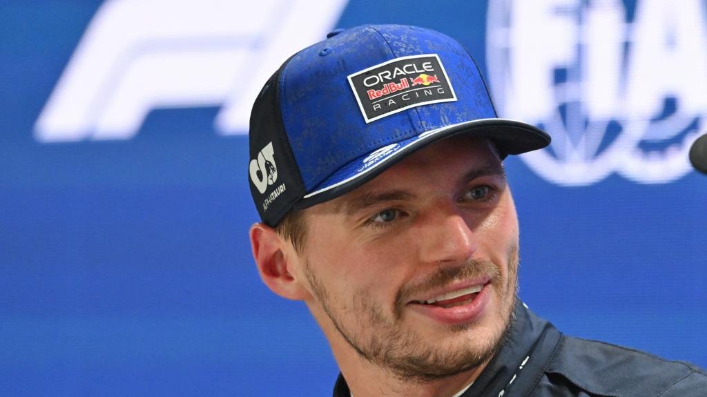 Verstappen building major momentum as 'no-one very happy' at McLaren