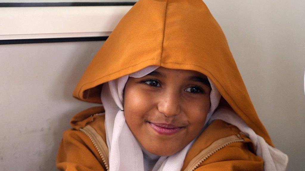 Children brave snipers and mortars to go to school near Yemen front line