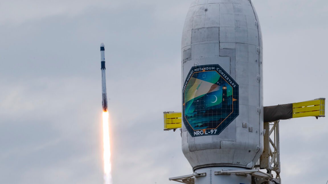 Rocket Report: SpaceX completes launch triple-header; Rocket Lab nets big contract