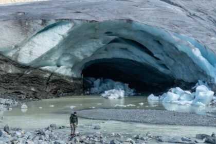 Swiss glaciers suffer 'disastrous' year of ice loss, threatening water supplies