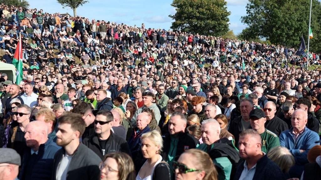 Huge crowds turn out in support of residents over Drumcree parade dispute