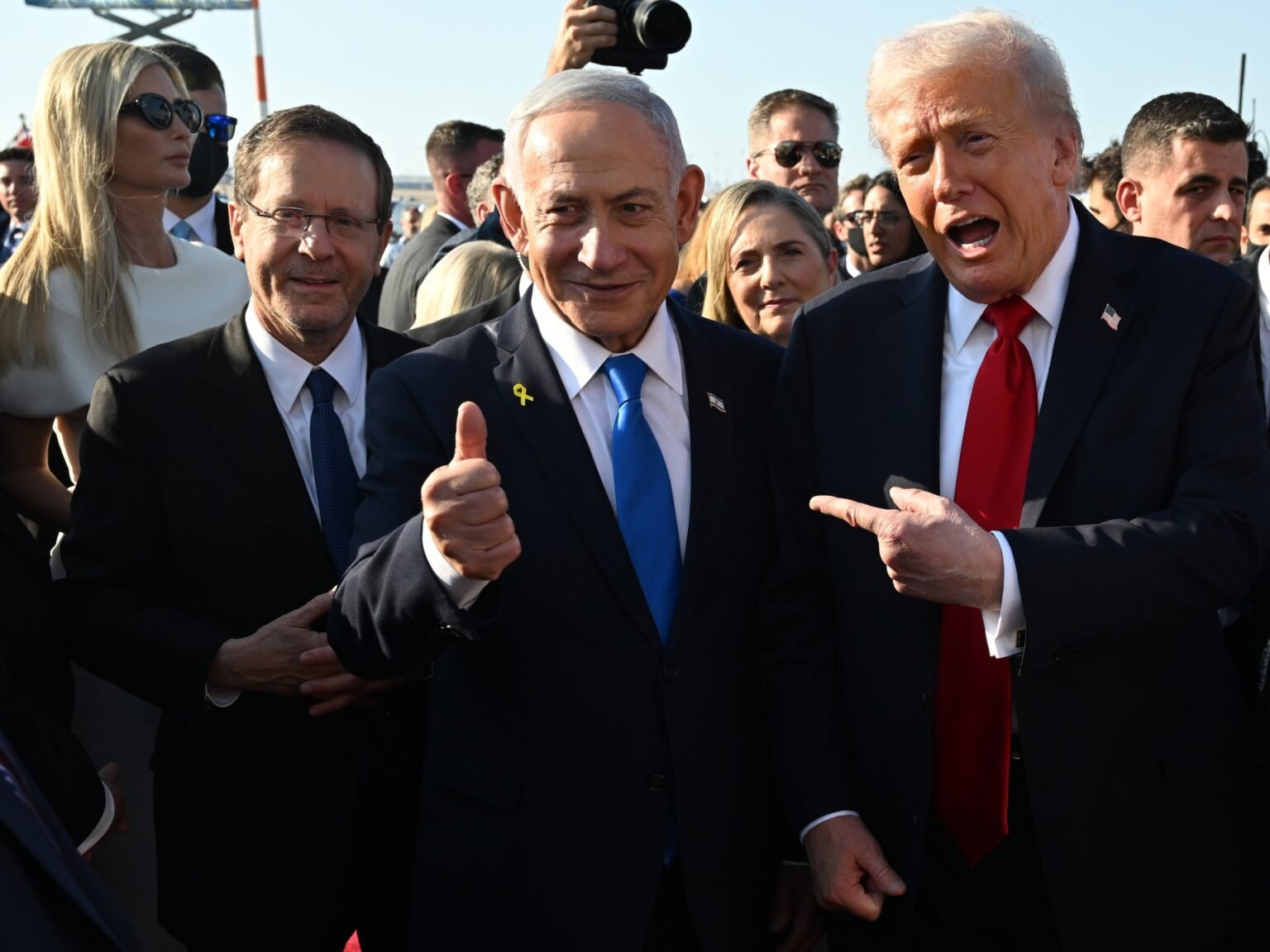 Despite praise and White House visits, Trump avoids endorsing Netanyahu