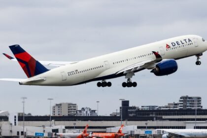 Rising fuel costs slashed Delta’s profit outlook despite strong demand