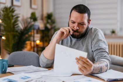 Debt consolidation loans vs. debt consolidation programs: What's the difference?