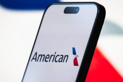 American Airlines will let travelers mix cash and miles to pay for flights