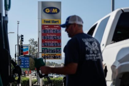 CBS News poll finds Democrats maintain House advantage amid concern about prices