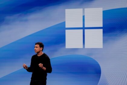 Microsoft tries to spark new life into Windows