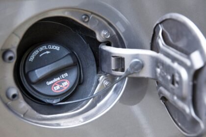 Environmental groups sue Trump administration over vehicle MPG rollback
