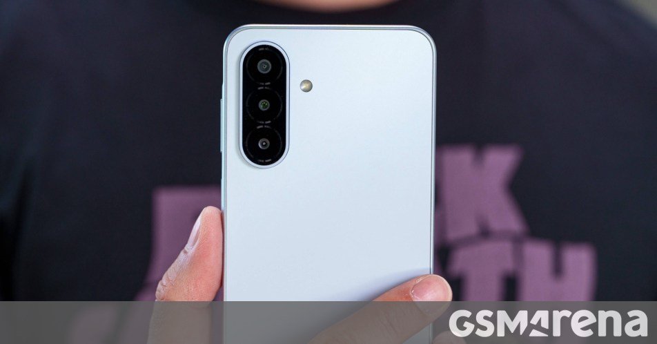 Report: Samsung is cutting up to 30% of its smartphone production in Q4