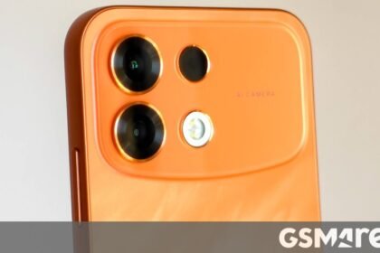 Oppo F35 Pro hands-on