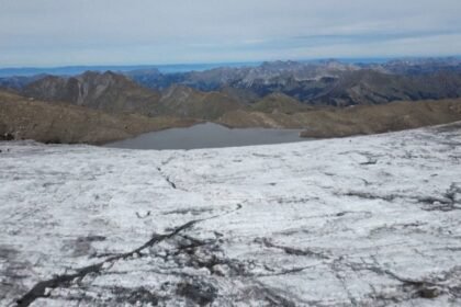‘Catastrophic year’ as Swiss glaciers lose 5% of ice after heatwaves