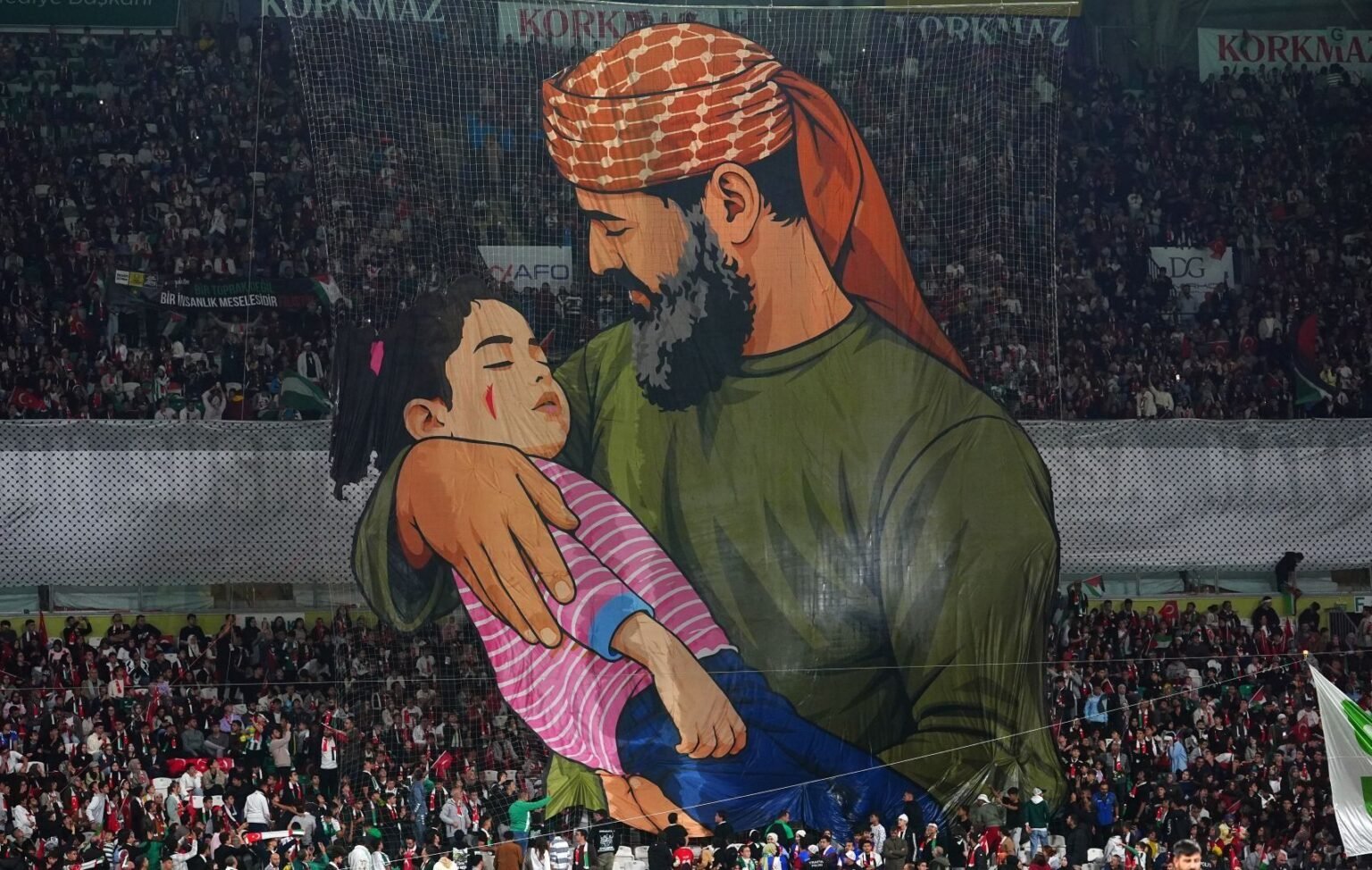 Turkish fans show support for Palestine at friendly fixture