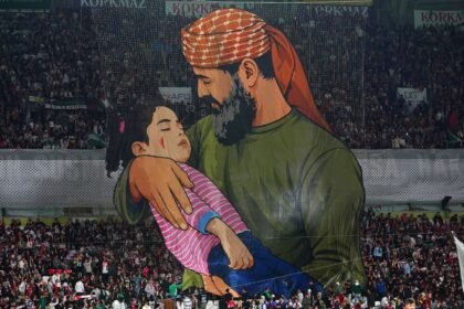 Turkish fans show support for Palestine at friendly fixture