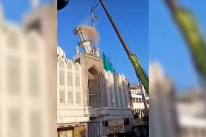 Minaret of Indian mosque collapses during controversial demolition