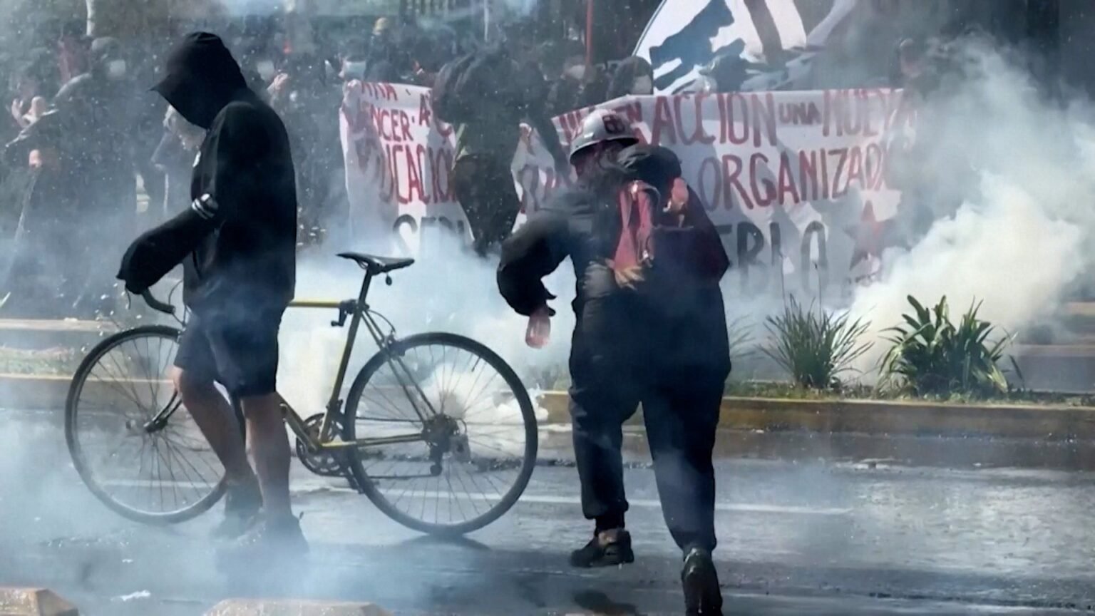 Student protests in Chile turn to violent clashes with police