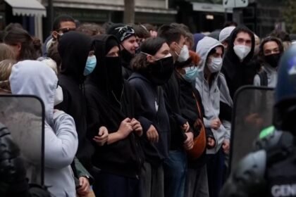 French PM vows changes as students keep up school protests