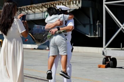 USS Abraham Lincoln returns after record-breaking deployment