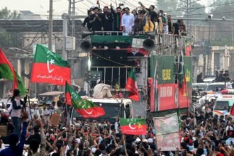Supporters of jailed former Pakistani PM Khan marching to capital
