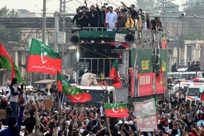 Supporters of jailed former Pakistani PM Khan marching to capital