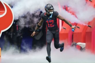 Winless Texans get top WR Collins back after 2-game absence