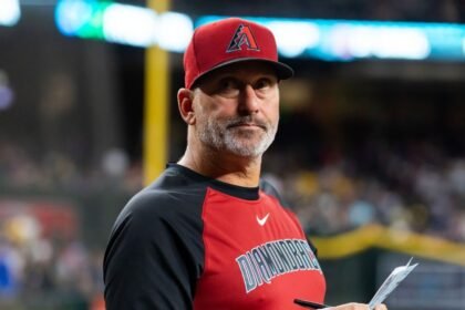 Source: D-backs signing winningest manager Lovullo to new deal