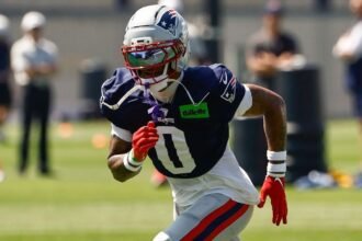 Patriots' defense loses Gonzalez, Barmore against high-octane Bills