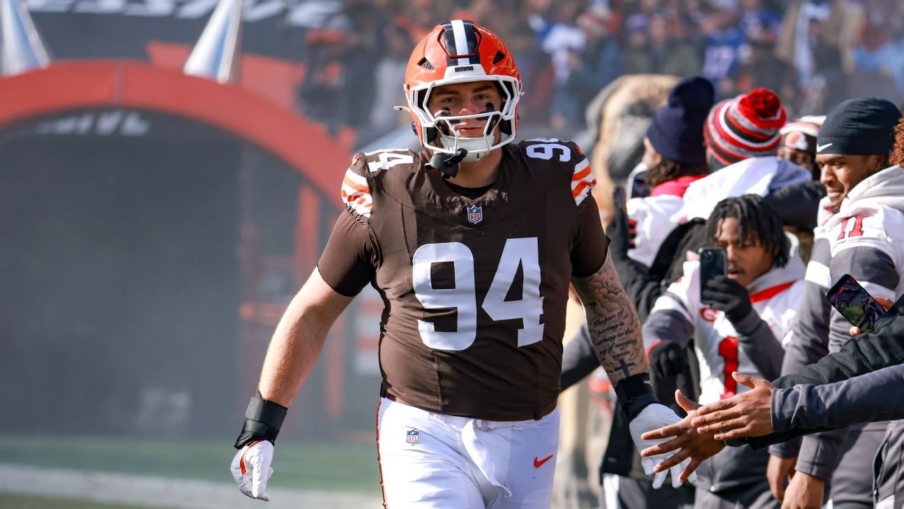 Sources: Browns' sack leader Graham (knee, ankle) set to miss a few weeks