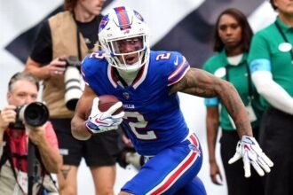 Bills WR Moore injures shoulder, unlikely to return vs. Patriots