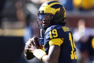 College football best bets: Big 10 showdowns, SEC thrillers ... and a UMass OVER?