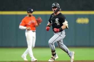 White Sox continue to 'believe,' score 1st playoff series win since 2005