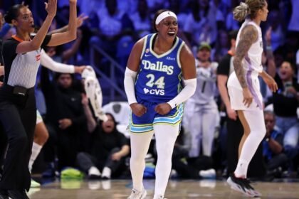 Ogunbowale saves Wings' season, breaks playoff record with 45 in OT classic